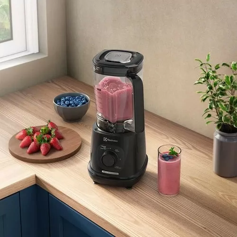 LIQUIDIFICADOR ELECTROLUX EBL700 EFFICIENT TRIFORCE 3 VELOCIDADES 2,7L 600W PRETO 220V